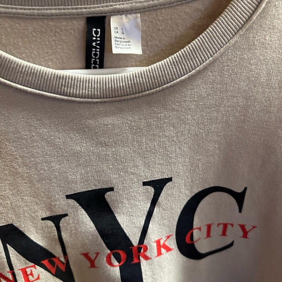 H&M NYC sweatshirt - Picture 2 of 7